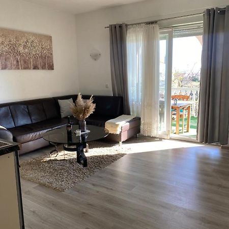 Three Bedroom Apartment Between Trogir And Split Kaštela المظهر الخارجي الصورة