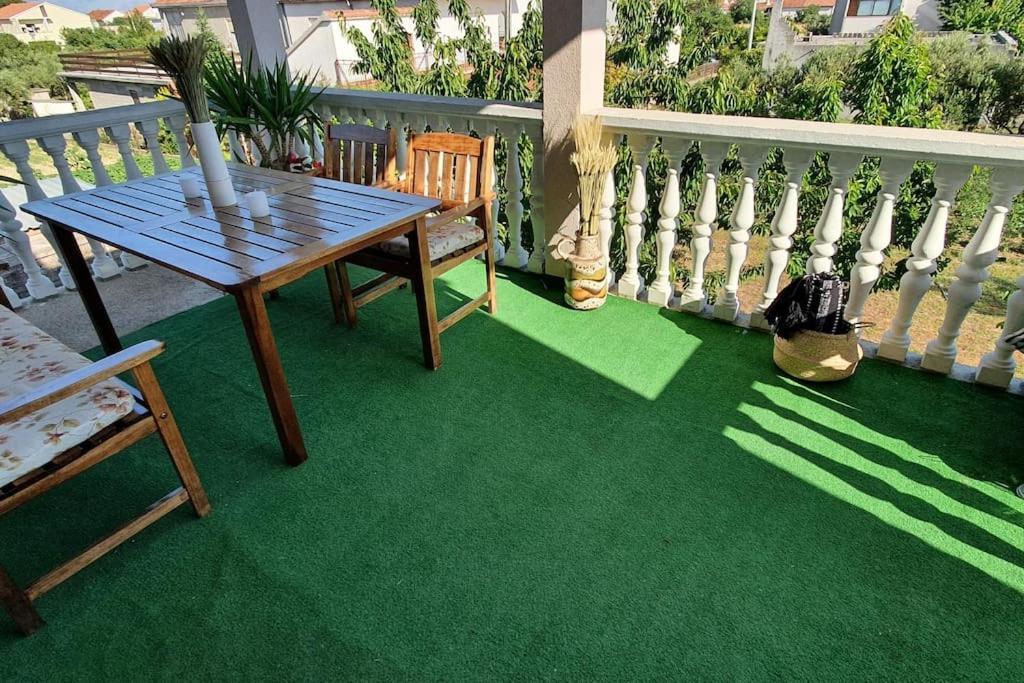 Three Bedroom Apartment Between Trogir And Split Kaštela المظهر الخارجي الصورة