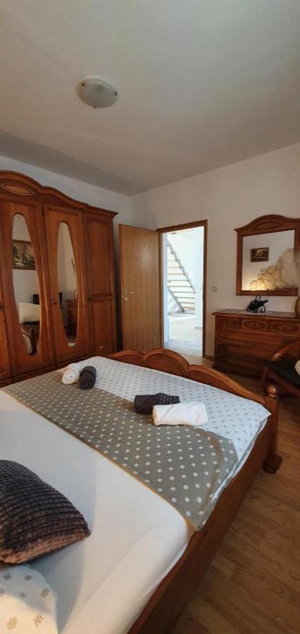 Three Bedroom Apartment Between Trogir And Split Kaštela المظهر الخارجي الصورة