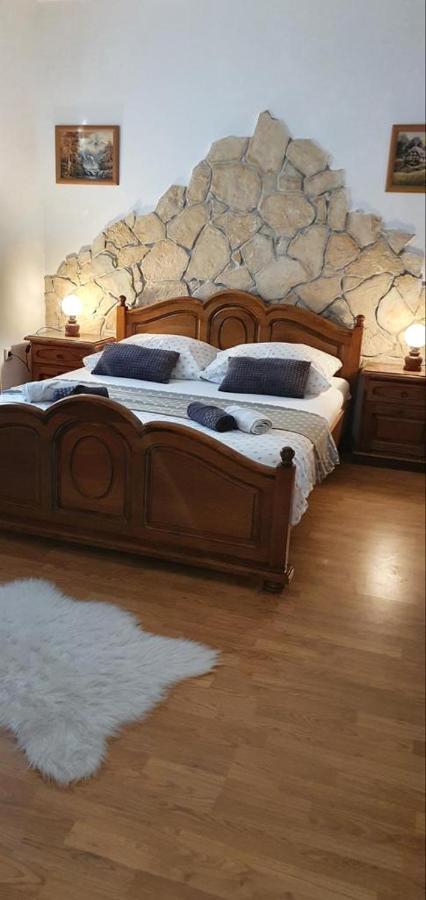 Three Bedroom Apartment Between Trogir And Split Kaštela المظهر الخارجي الصورة