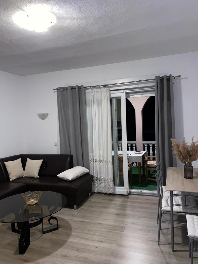 Three Bedroom Apartment Between Trogir And Split Kaštela المظهر الخارجي الصورة